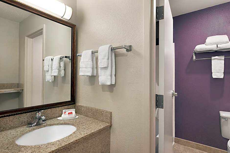 Baymont by Wyndham Springfield I-44