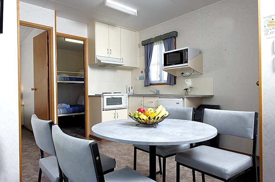 Lakes and Craters Holiday Park