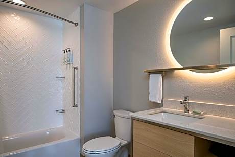 2 Bedroom Suite, Bedroom 1: 1 King, Bedroom 2: 1 Queen, Sofa Bed