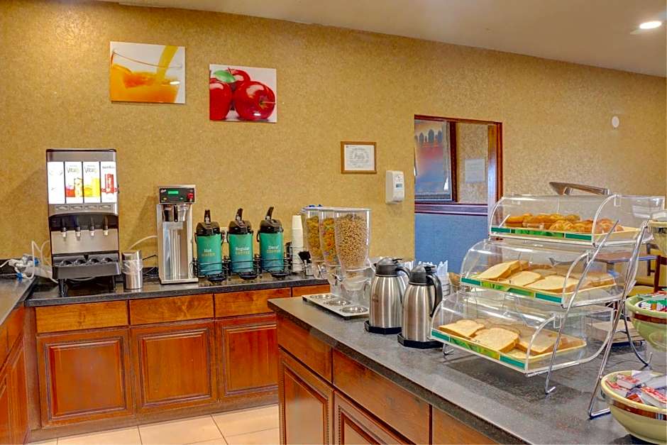 Quality Inn & Suites Roswell North