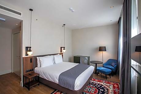 Standard Queen Room