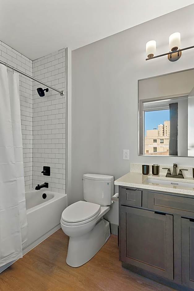 175 LEX - Walkable Downtown Lexington & Rupp Arena - Full Condos