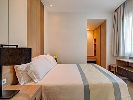 Penthouse Three Bedroom Ocean View Apartment - 4.5 Stars