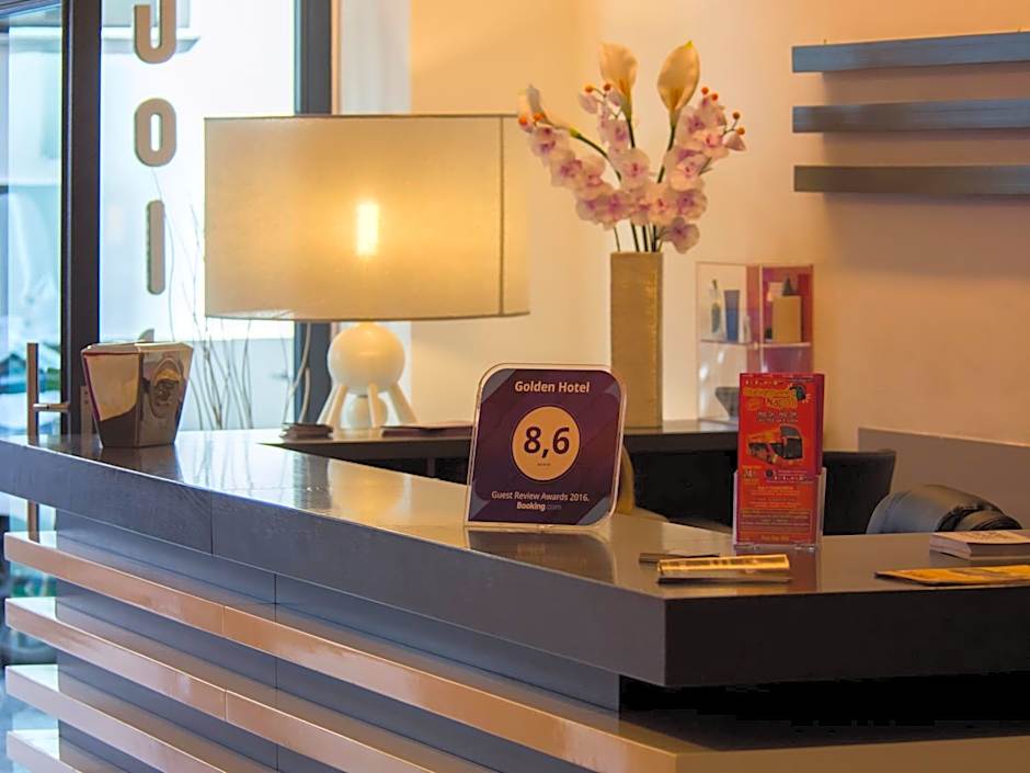 Golden Hotel
