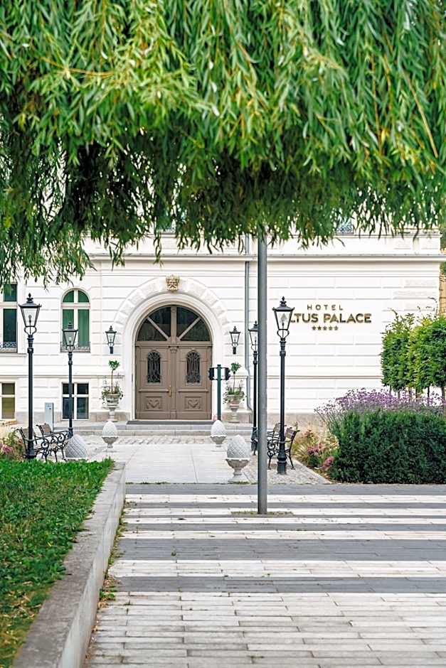 Hotel Altus Palace - Destigo Hotels