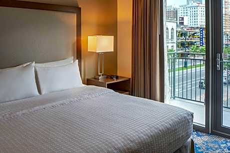 1 King Bed 1 Bedroom Suite W/Balcony Nosmok