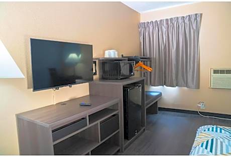 Queen Room - Non-Smoking