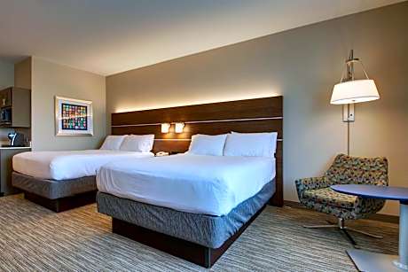 Standard Queen Room with Two Queen Beds and Mobility Accessible Tub