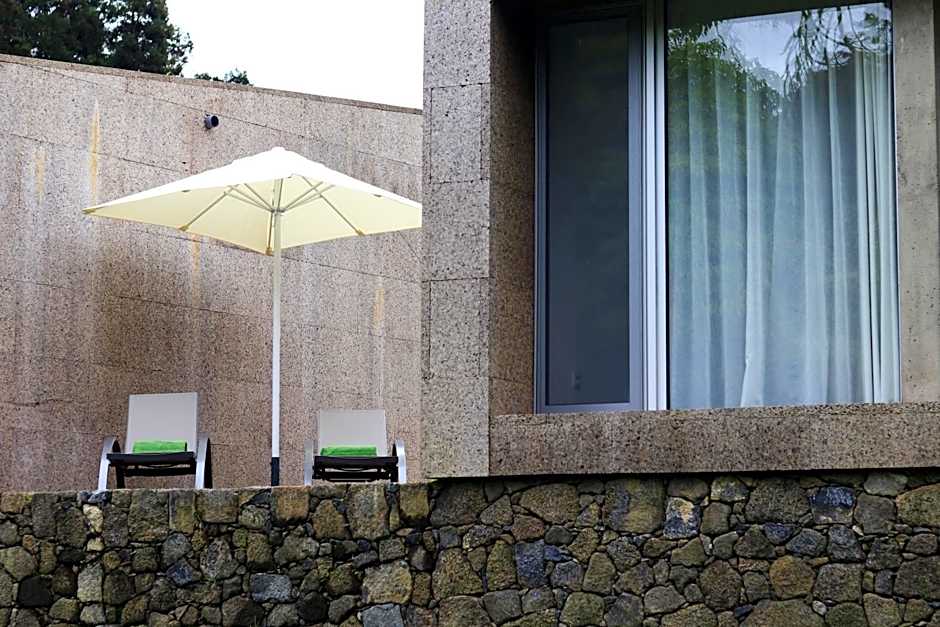 World's Nests Furnas Pods Village