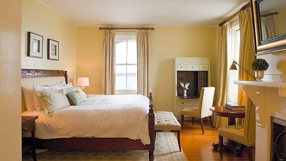 Photo 1 of 1 of Deluxe 1 King Bed