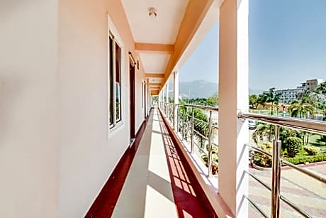 OYO 68320 Bgr Residency