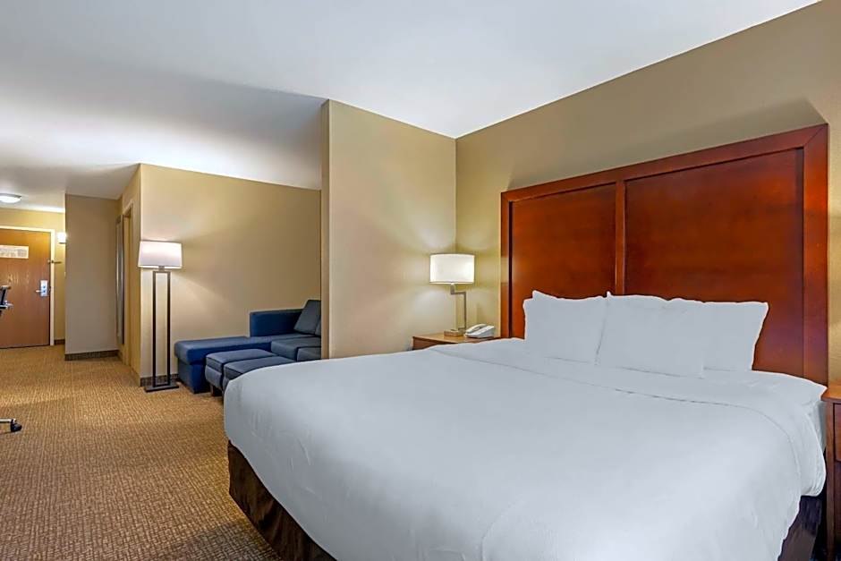 Comfort Suites Johnson Creek Conference Center