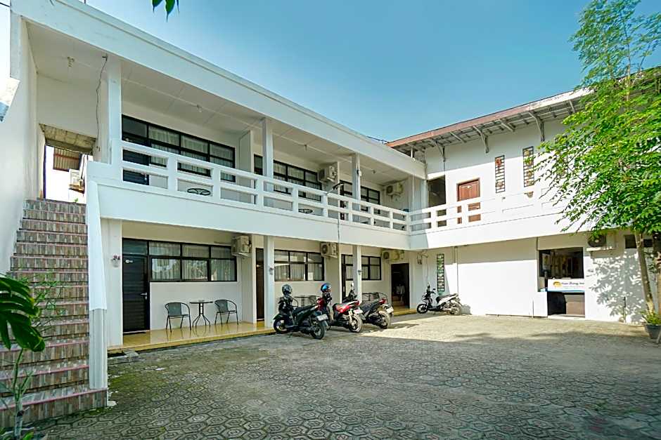 RedDoorz @ Ken Zong Inn near Pantai Ujung Genteng