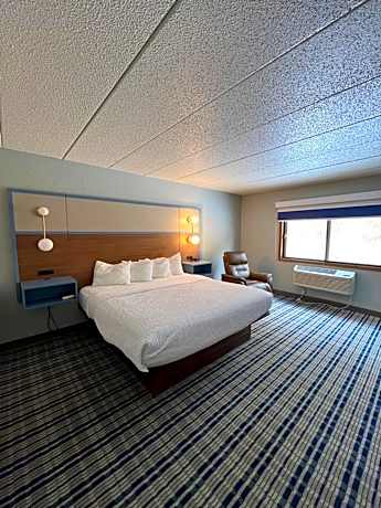 1 King Bed, Non-Smoking