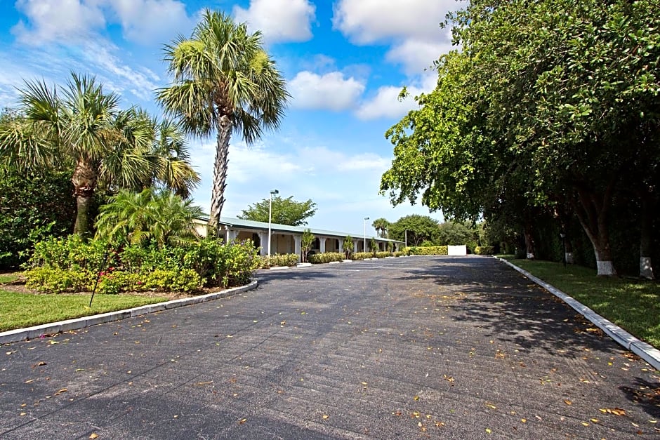 Tequesta Palms Inn