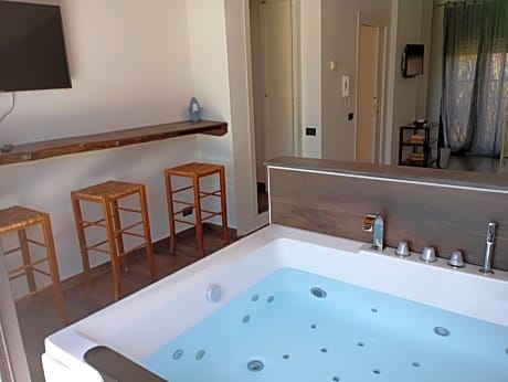 Deluxe Suite with Spa Bath