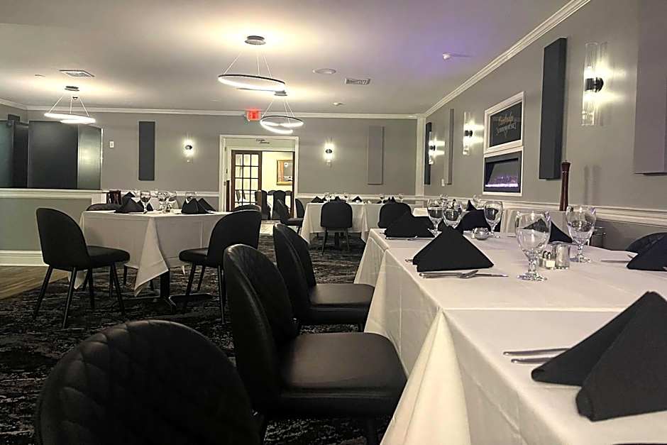 Inn on the Square, an Ascend Collection Hotel