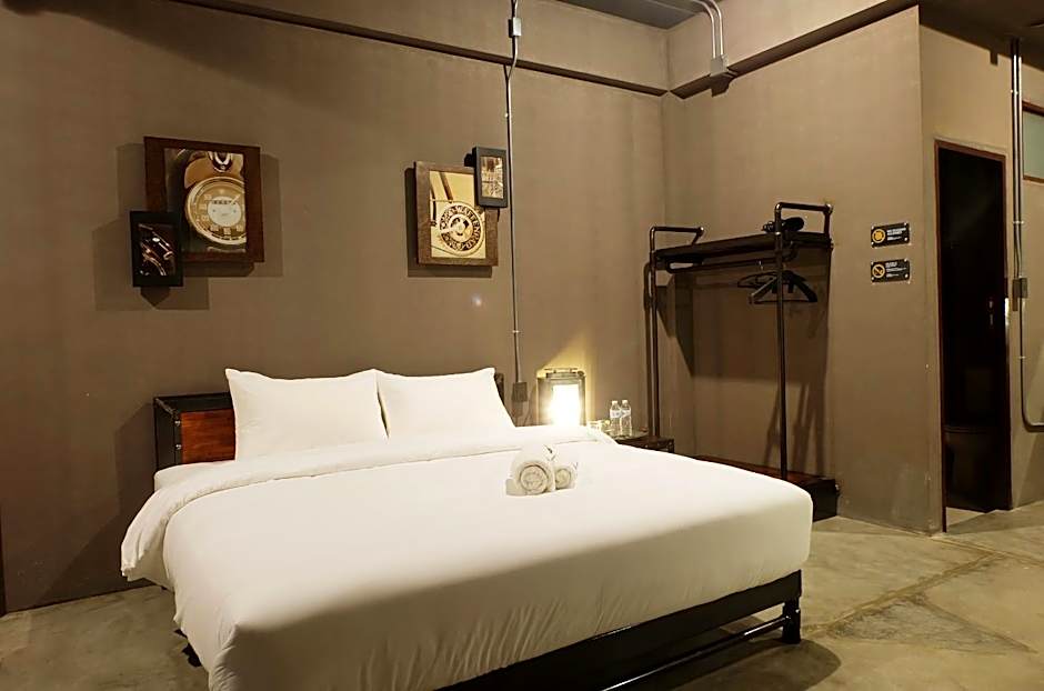 Rider Bedroom Hostel & Cafe