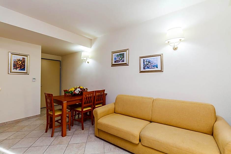 Regina Elena Apartments