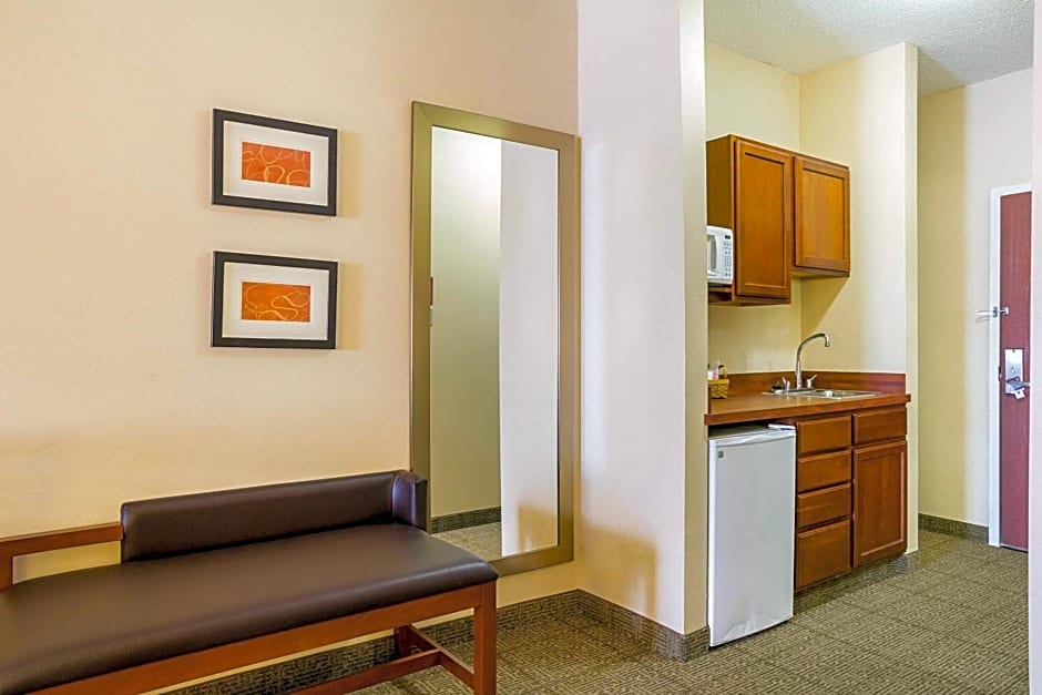 Comfort Suites Twinsburg