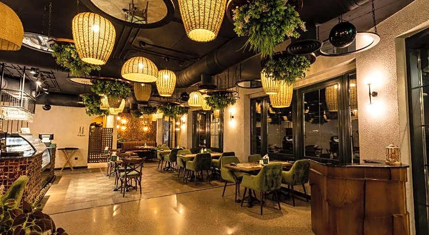 Bratus Hotel