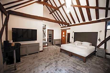 Suite with King Bed - Non-Smoking