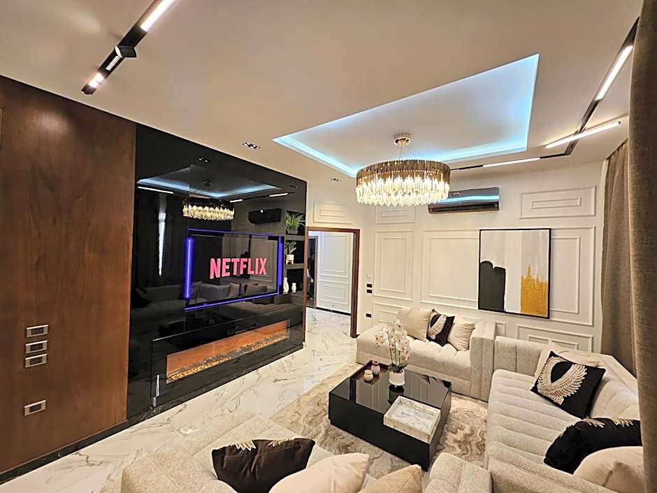 New Cairo's Poolside Oasis