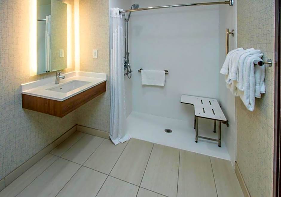 Holiday Inn Express Hotel & Suites Roseville - Galleria Area By IHG