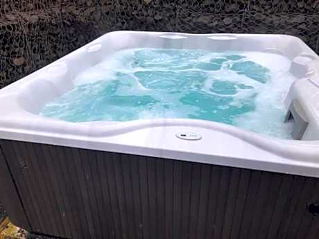 One bedded Ground Floor Apartment with Outdoor Hot Tub (Not Pet Friendly) Kittiwake