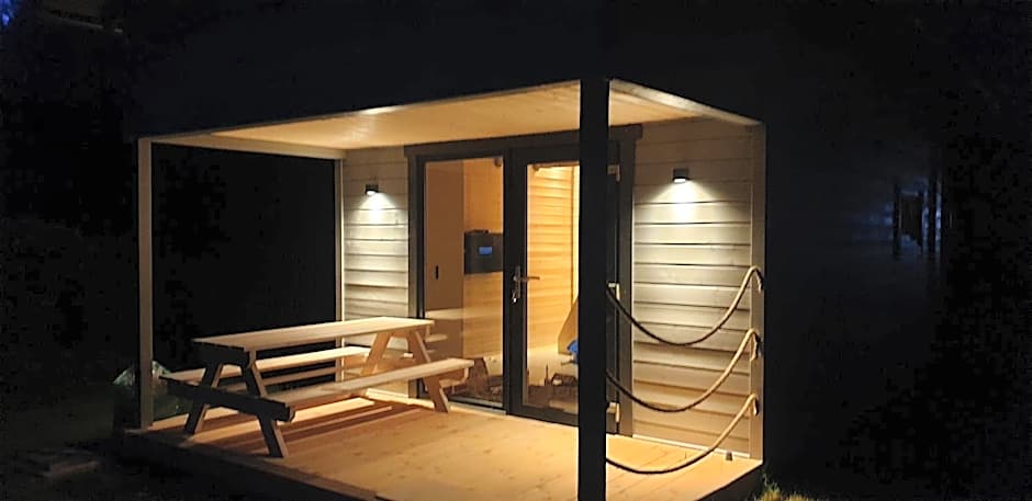 Ostoja Sosnowa Czarny Mlyn, kompleks dwóch domkow