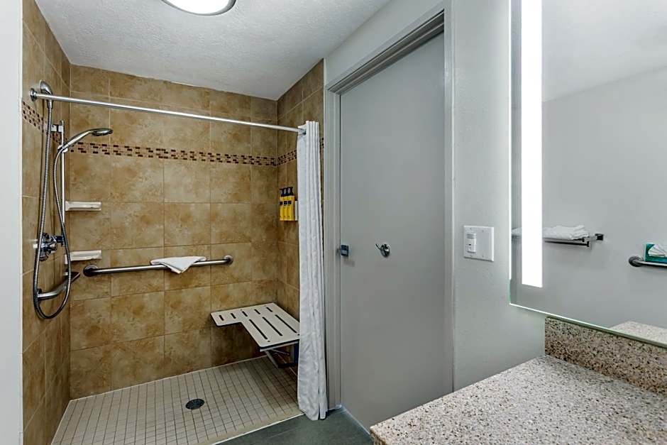 Best Western Plus Airport Inn & Suites