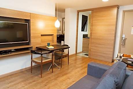 Luxury Couple PcD – 1 Queen Bed and 1 Sofa Bed, with balcony