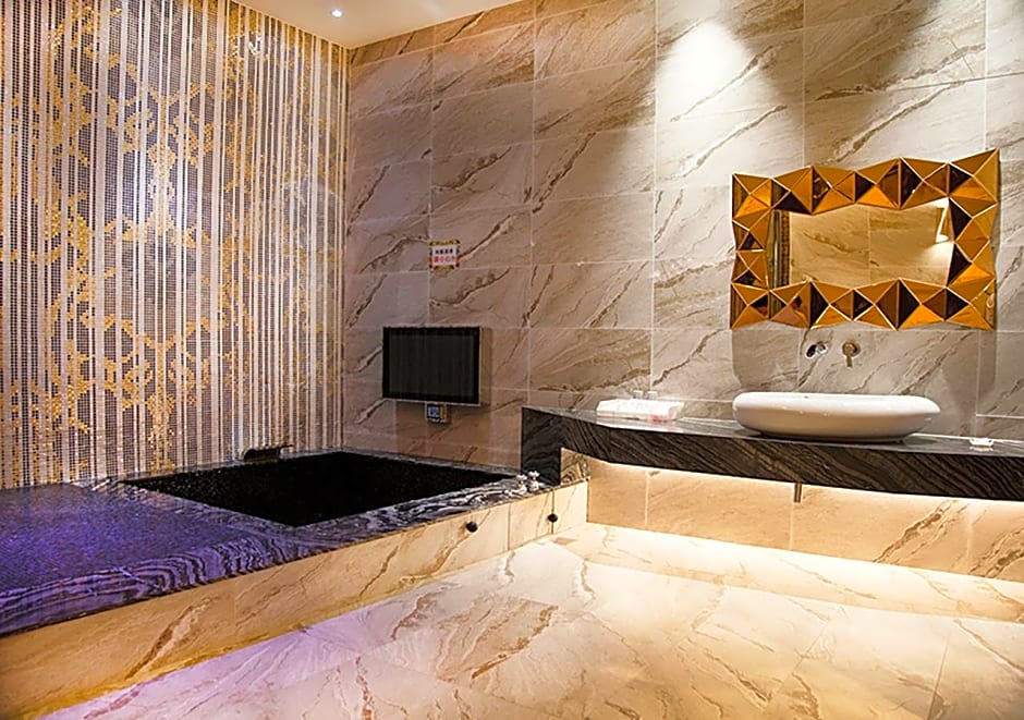 Royal Group Motel Fengshan Branch