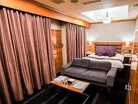 Junior Suite with King Bed - Non-Smoking