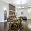Stylish 4BR condo in Downtown by Hosteeva