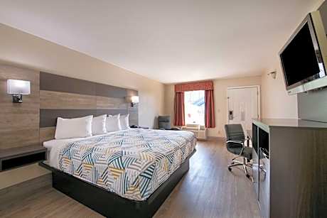 King Room with Roll-in Shower - Disability Access - Non-Smoking