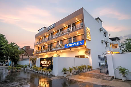FabHotel Frolic Luxury Stay - Near Sector 52 Noida Metro Station