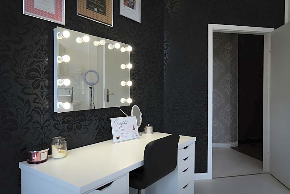 Hostel Night o'clock