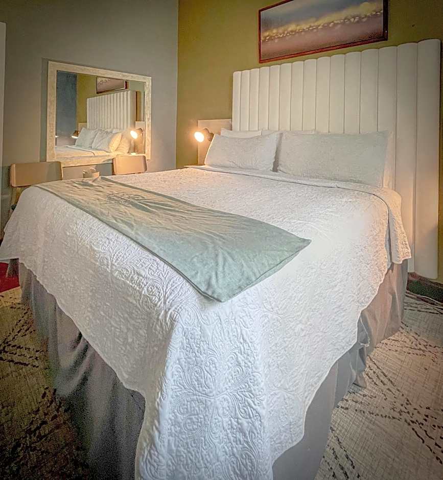 Photo 1 of 4 of Standard 1 King Bed