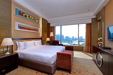 Standard King Room with Lake View