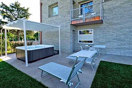 Deluxe Suite with Spa Bath