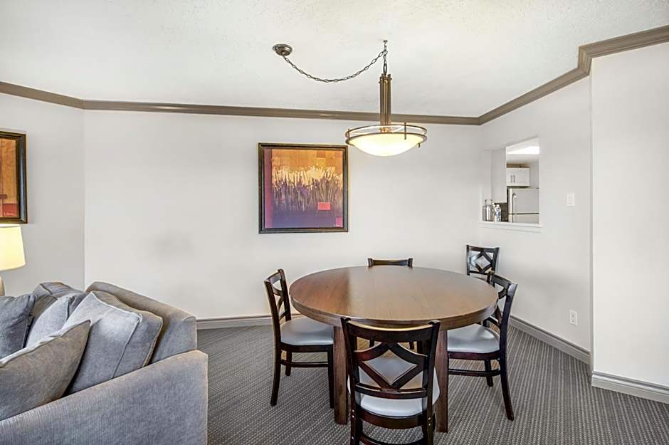 Victoria Regent Waterfront Hotel & Suites