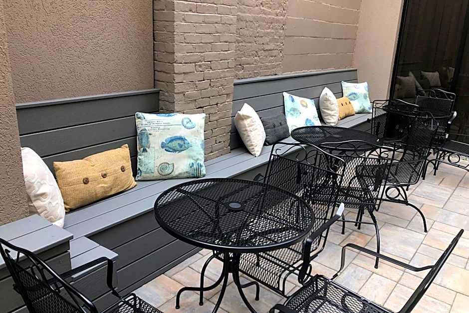 Courtyard by Marriott Waterbury Downtown