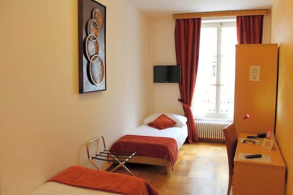 Photo 1 of 5 of Double Room