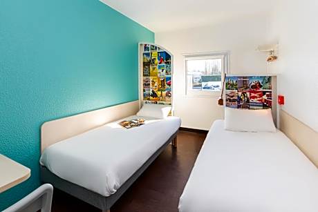 Twin Room with Shared Bathroom