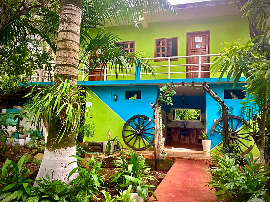 Yaxche Centro Hostal y Camping