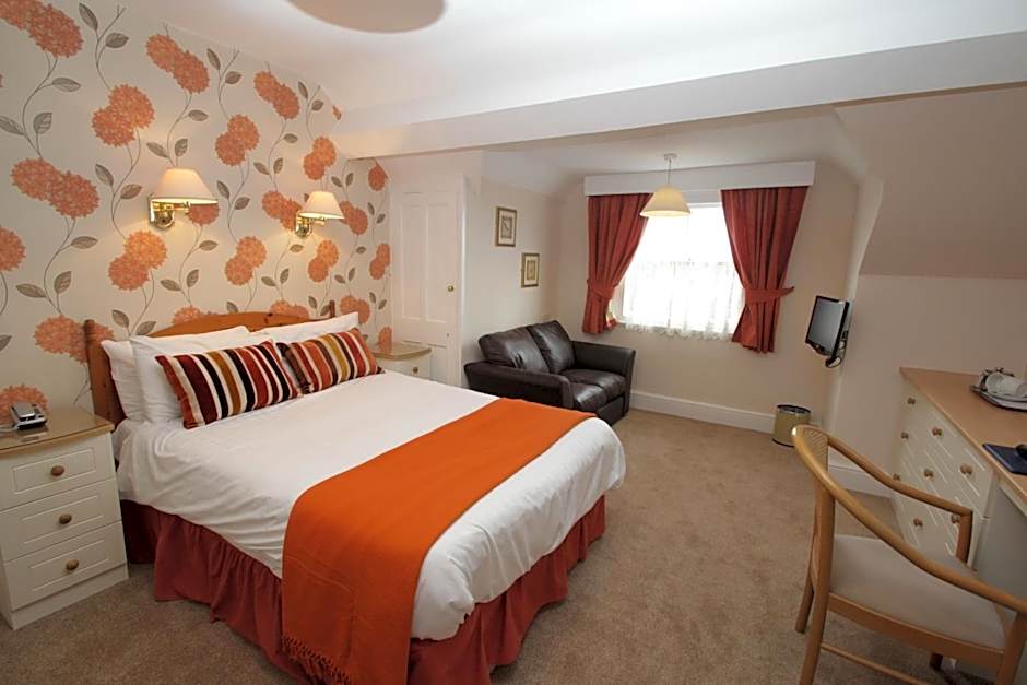 Lion Hotel & Studio Apartments