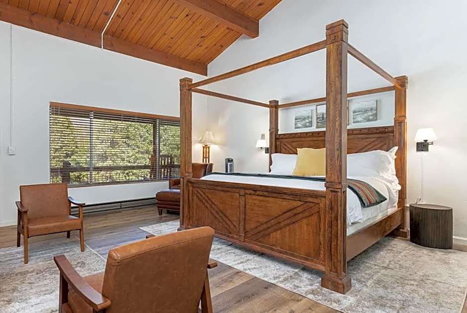 Camp Nelson Lodge Room 10