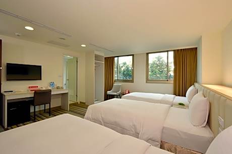 Exquisite Triple Room - No Parking Included