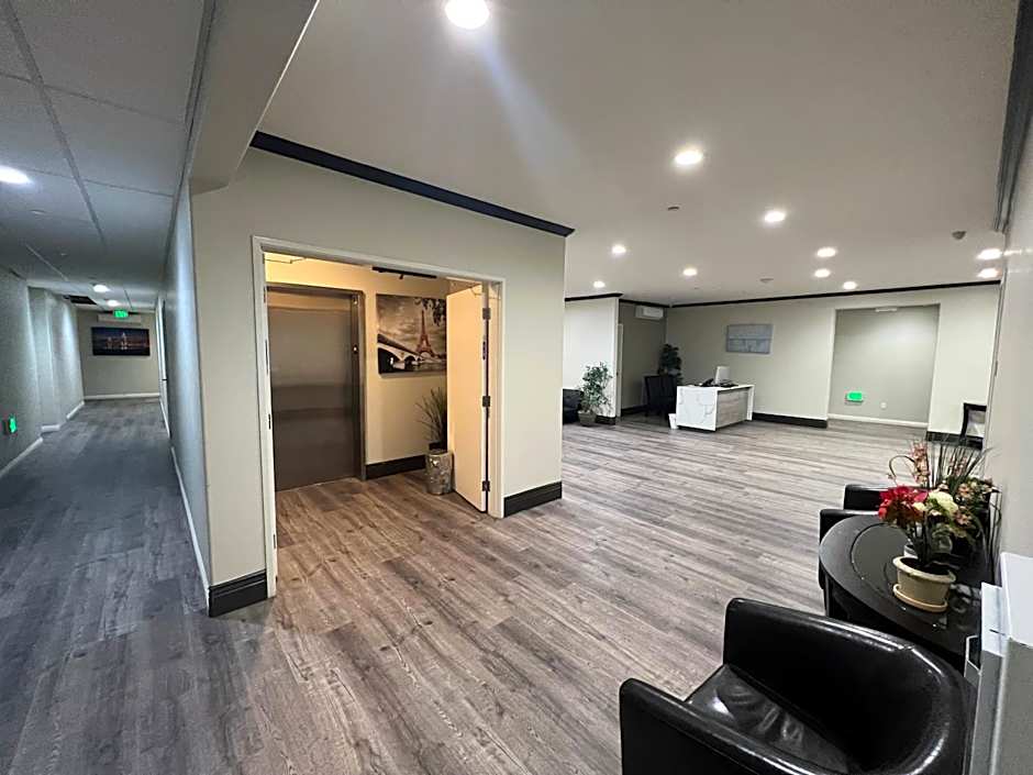ASPIRE INN & SUITES Orange